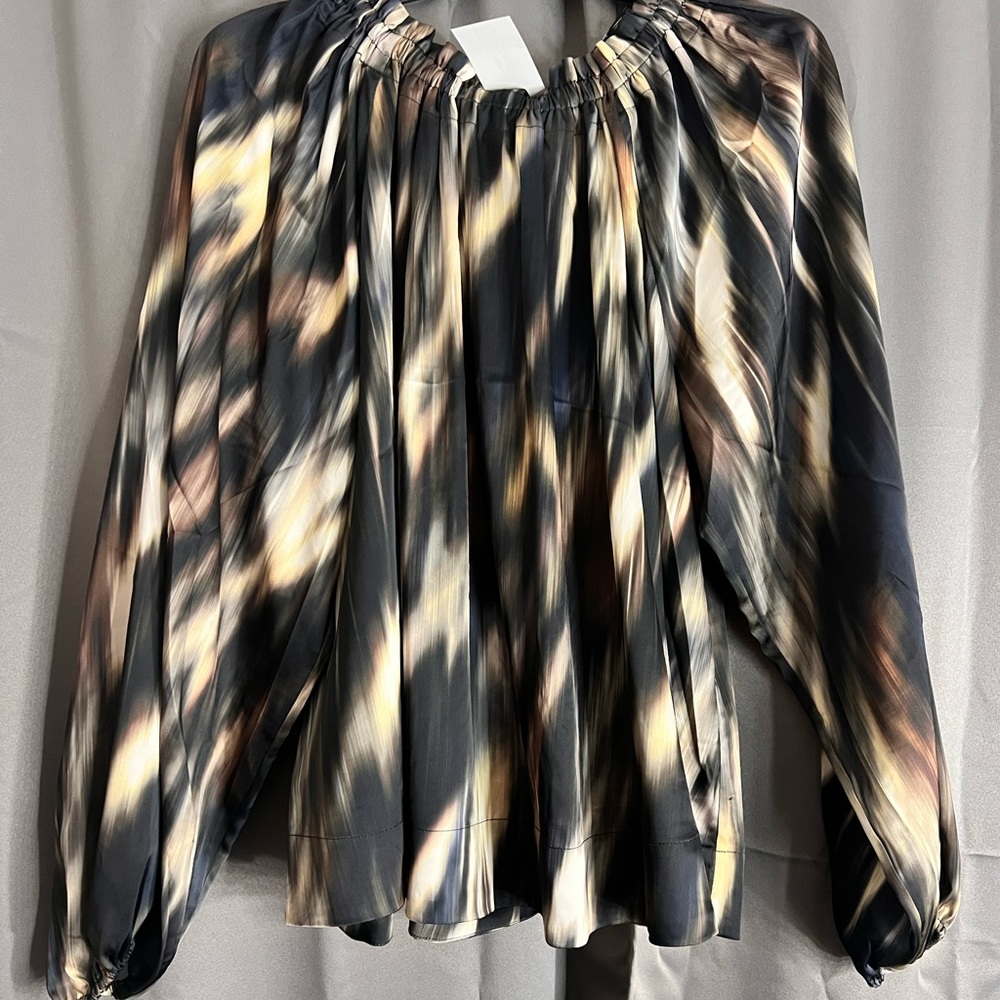 NWT Woman’s H&M long sleeve blouse size Lg